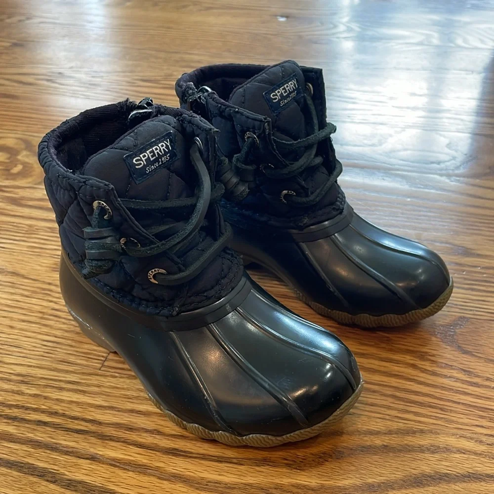 Girl’s Sperry Saltwater Nylon Quilt Duck Boots. Size 8M. Excellent Condition.